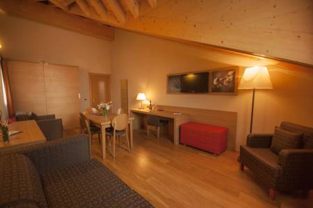 blu_hotel_acquaseria_suite_soggiorno_mansarda