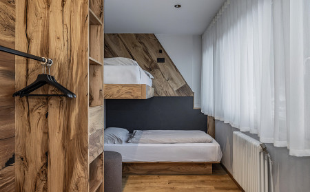 Dolomite Suite z balkonem