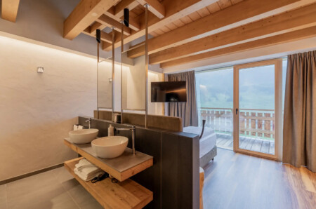 Luxury Spa Suite