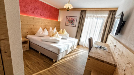 Hotel Mirabel - Standardowy pokój, Standardowy pokój z widokiem, Standardowy dwuosobowy pokój, Standardowy dwuosobowy pokój z widokiem, Standardowy trzyosobowy pokój